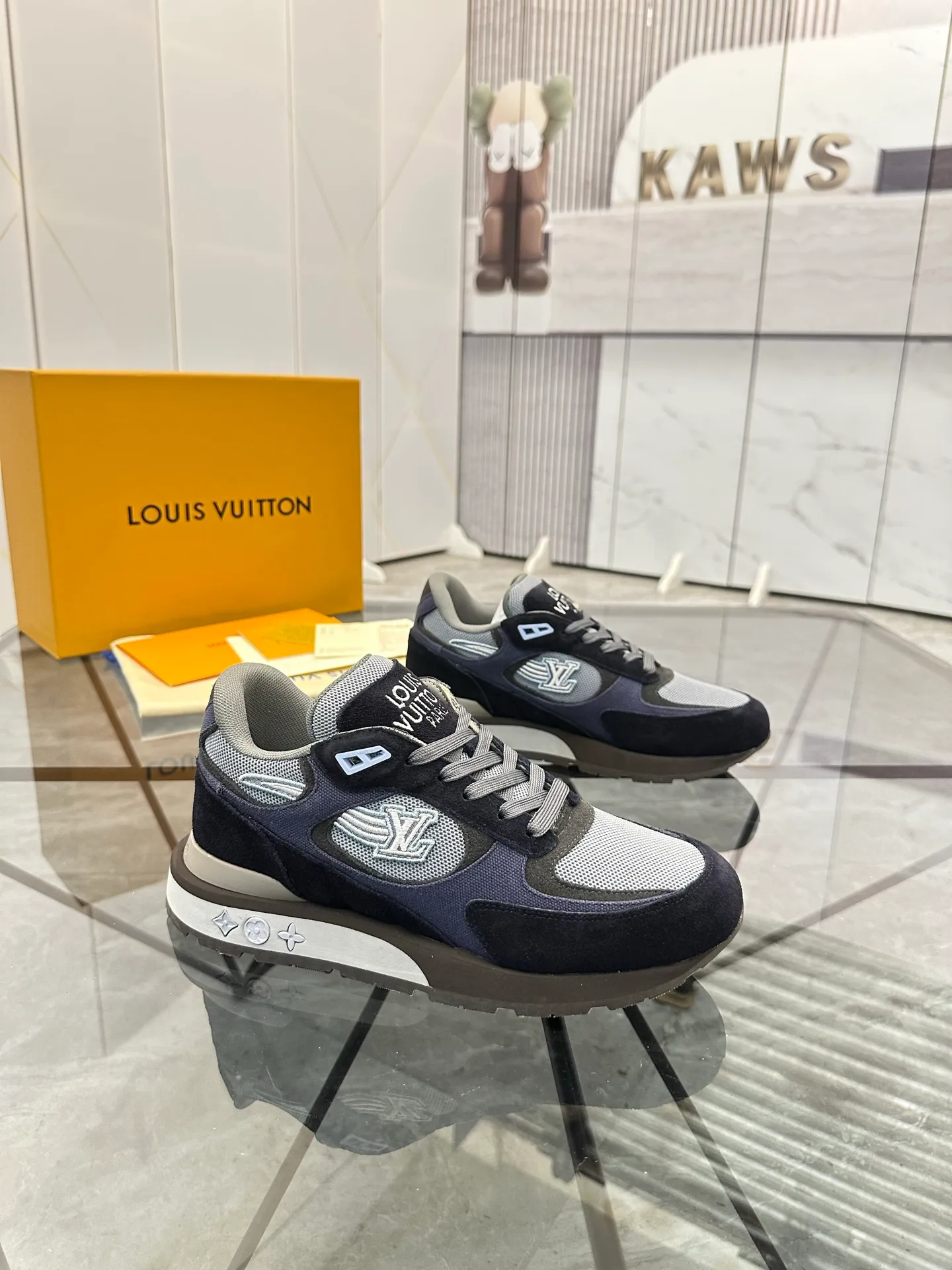 Men's shoes for sale 💰: 💰P660¥ High-end top quality Product trademark: LV * "Louis Vuitton*" low-top casual shoes Regular size: 39-45 (can be customized to 46) Product materials: upper imported first-layer cowhide spliced ​​nubuck leather ➕ breathable cotton mesh, breathable lining, original outsole. No.: H201